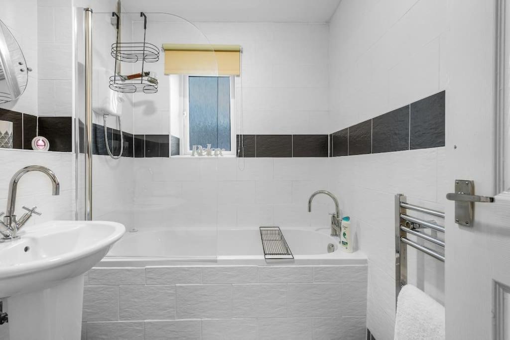 2 Bedroom Apartment On South Beach Road, Ayr Kültér fotó